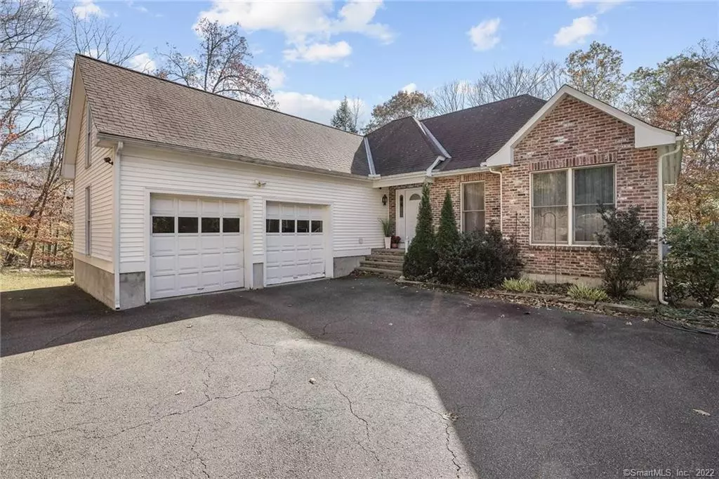 Weston, CT 06883,10 Tiffany Lane