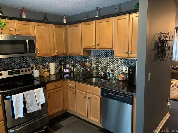 Waterbury, CT 06708,585 Park Road #10-9
