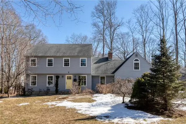 3 Colonial Court, Clinton, CT 06413