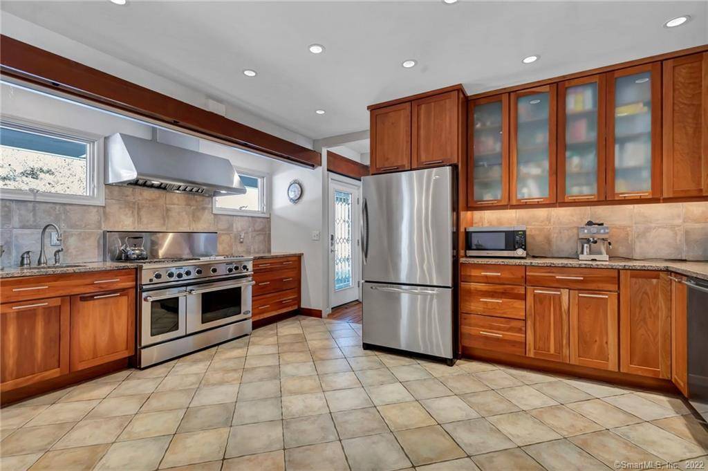 55 Yowago Avenue, Branford, CT 06405