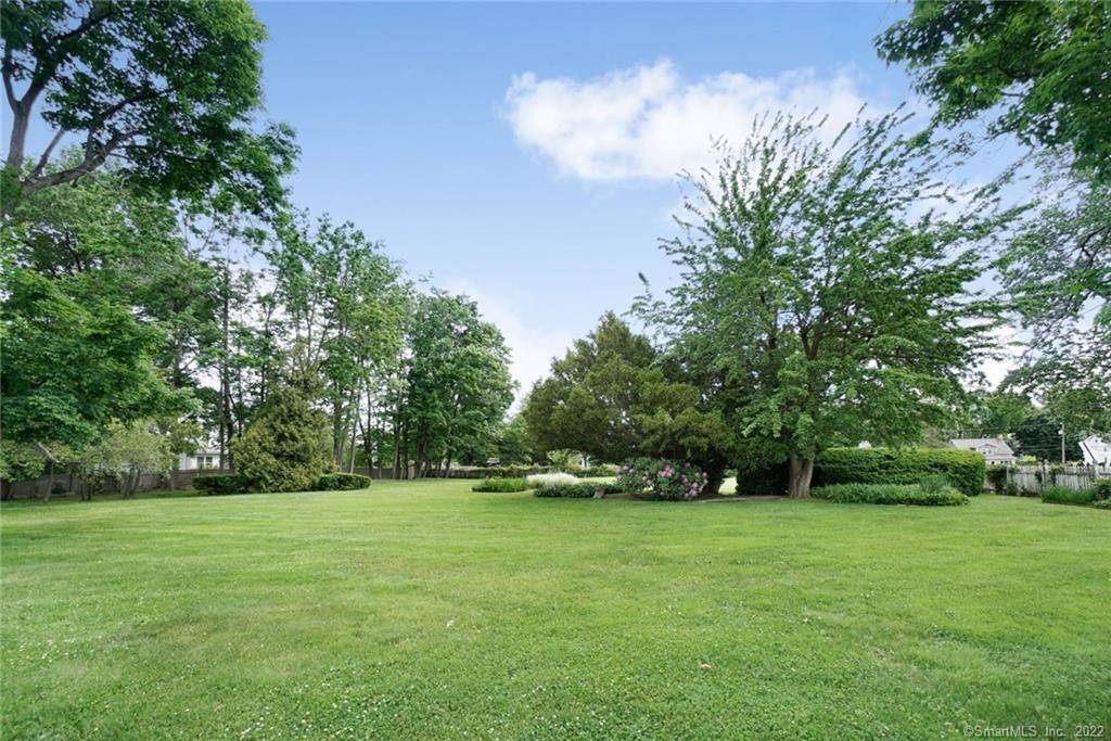 4 Iron Gate Lane, Cromwell, CT 06416