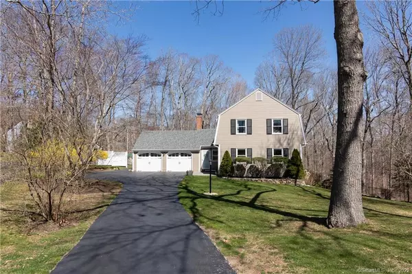 21 Colonial Drive, Clinton, CT 06413