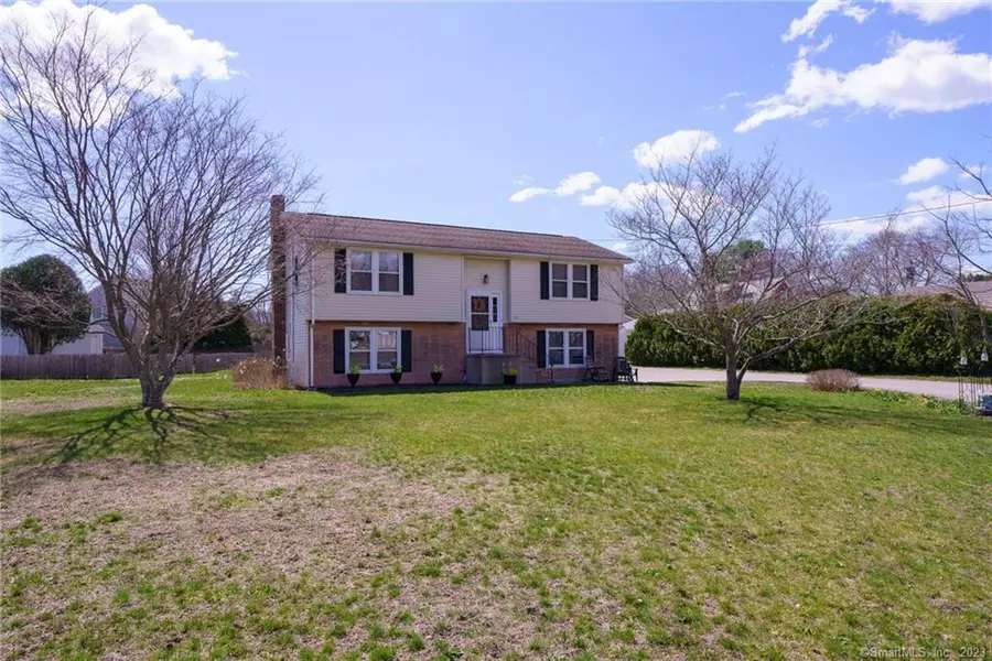 55 Mackenzie Road, Waterford, CT 06385