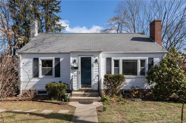 12 Hill Street, Old Saybrook, CT 06475