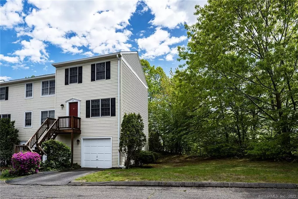 Derby, CT 06418,101 Pinnacle Ridge #101