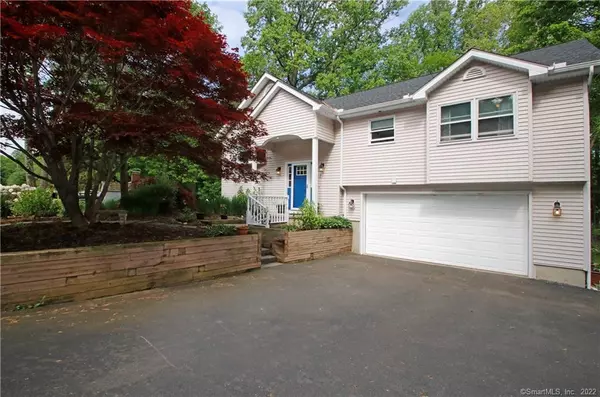 18 Sherwood Drive, Prospect, CT 06712