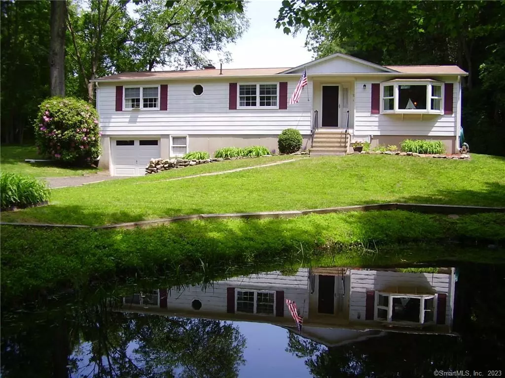 Clinton, CT 06413,2 Woodland Drive