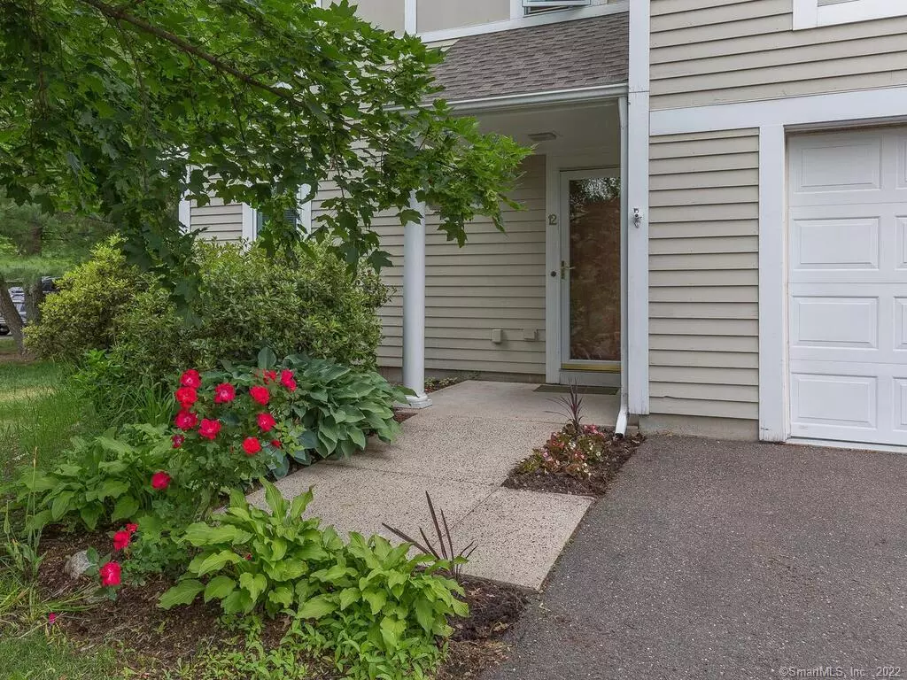 Avon, CT 06001,12 Centerbrook Court #12