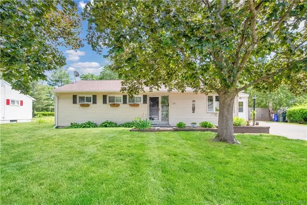 11 Greenwood Road, Windsor Locks, CT 06096