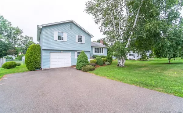 8 Oxford Lane, Cromwell, CT 06416