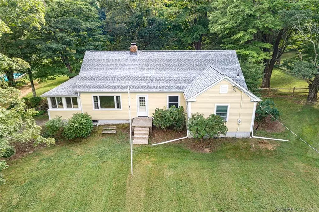 Woodbridge, CT 06525,14 Apple Tree Lane