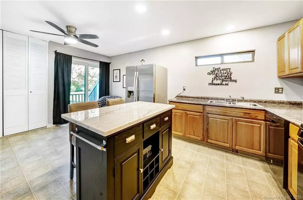 Branford, CT 06405,606 Plymouth Colony #606