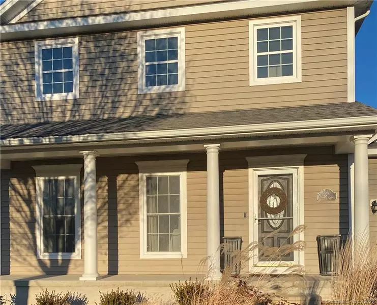 2 Chapman Chase #2, Windsor Locks, CT 06096