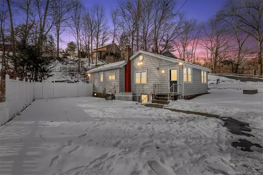 27 Hillside Road, Southbury, CT 06488