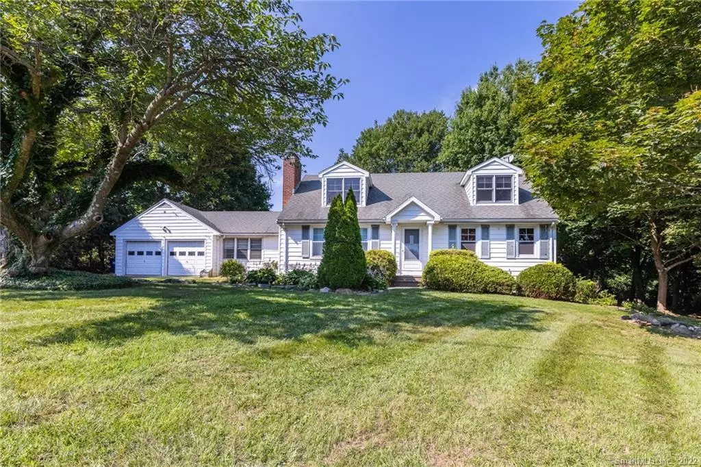 Trumbull, CT 06611,7 Hampton Road