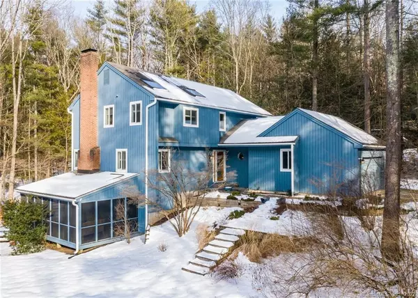 24 Woodhaven Drive, Simsbury, CT 06070