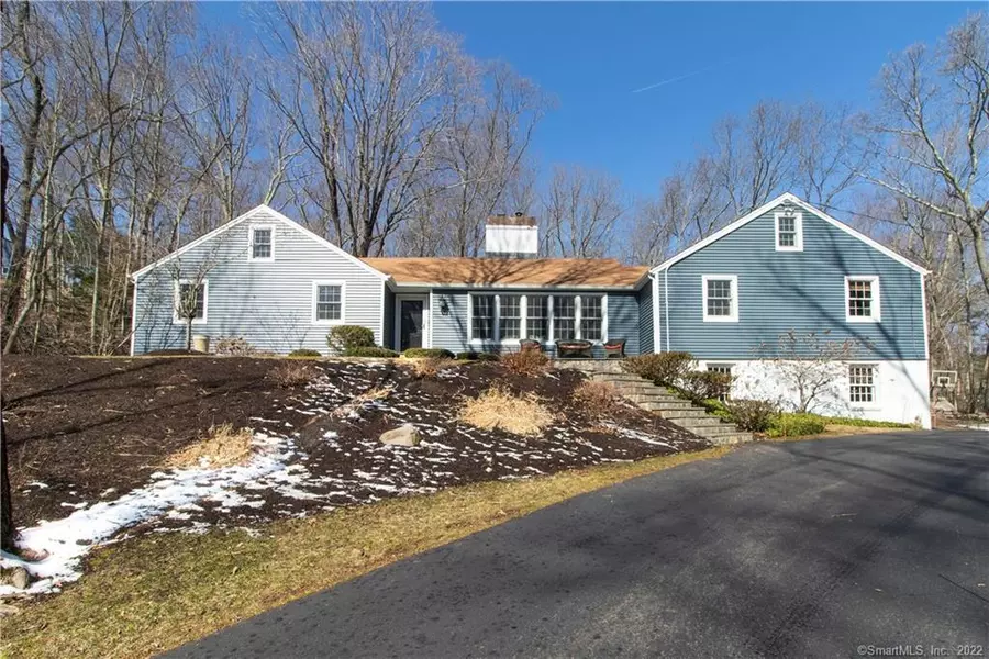 18 Hallsey Lane, Woodbridge, CT 06525