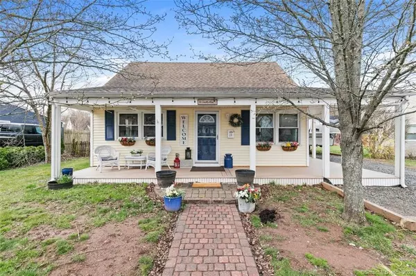 28 Greenway Place, Meriden, CT 06451