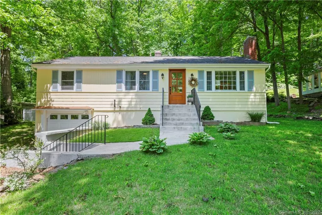 Trumbull, CT 06611,11 Bear Den Road