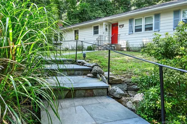 27 Bear Den Road, Trumbull, CT 06611
