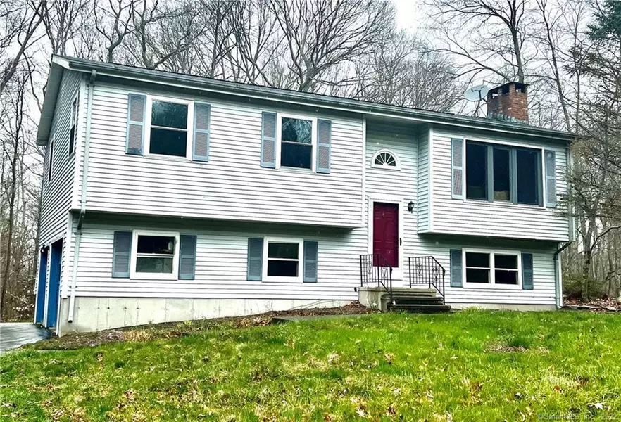 25 Paula Lane, Waterford, CT 06385