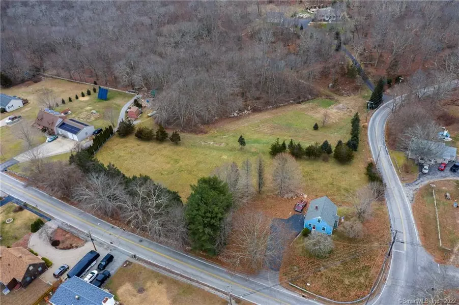 17 Chapel Hill Road, Montville, CT 06370