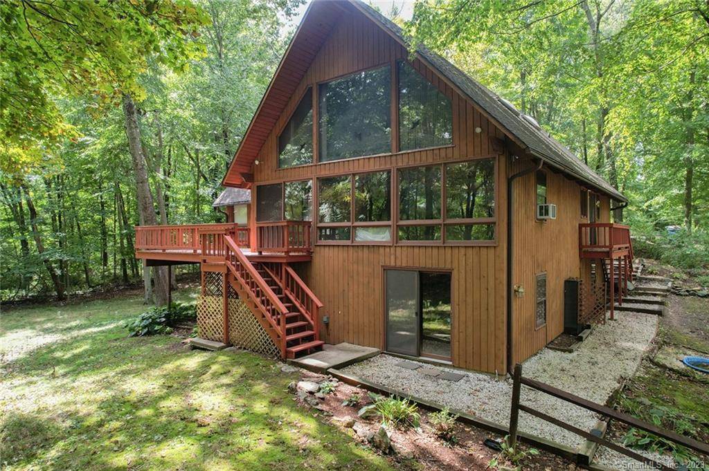 162 Hattertown Road, Newtown, CT 06470