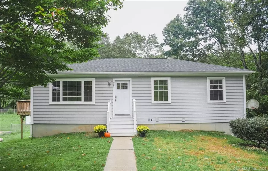 37 Devonshire Drive, Waterford, CT 06385