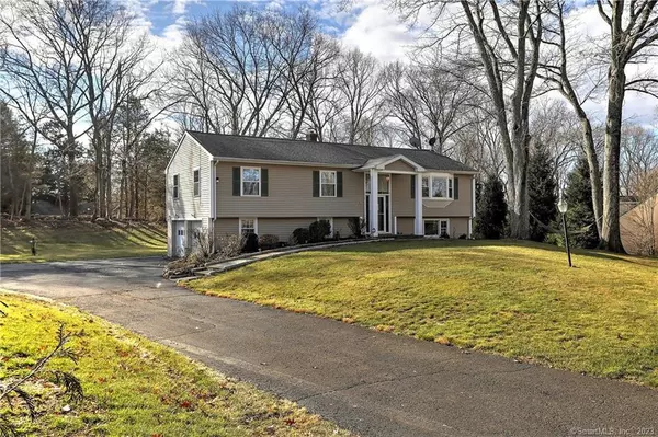 27 Buttonwood Drive, Trumbull, CT 06611