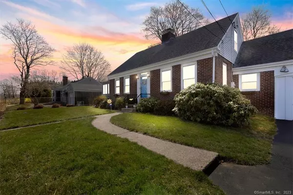 21 Richards Grove Road, Waterford, CT 06375