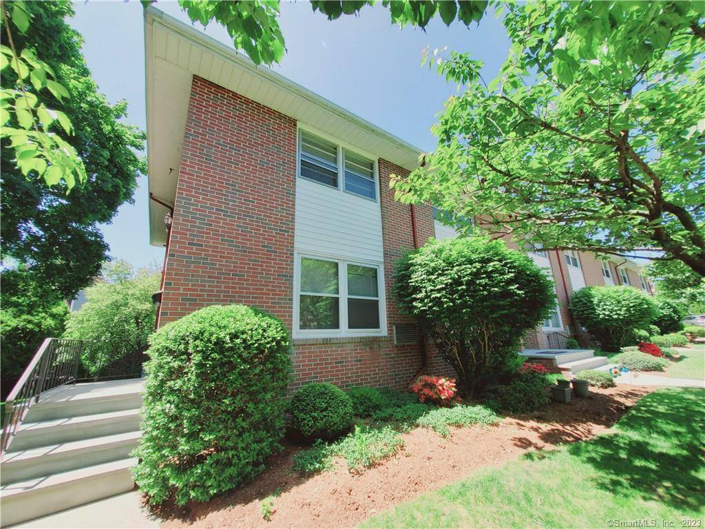 21 Willowbrook Court, Stamford, CT 06904