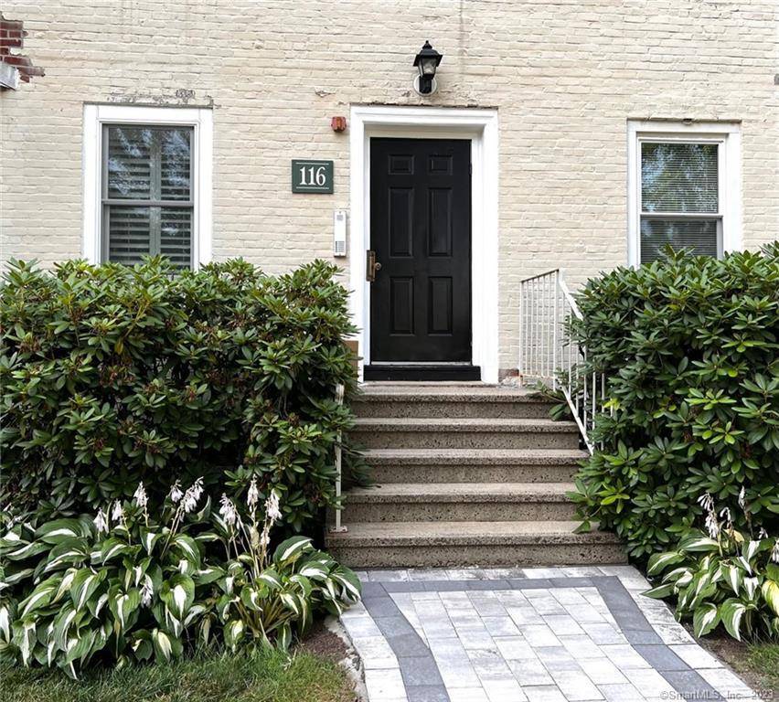 116 Woodside Green #3B, Stamford, CT 06905