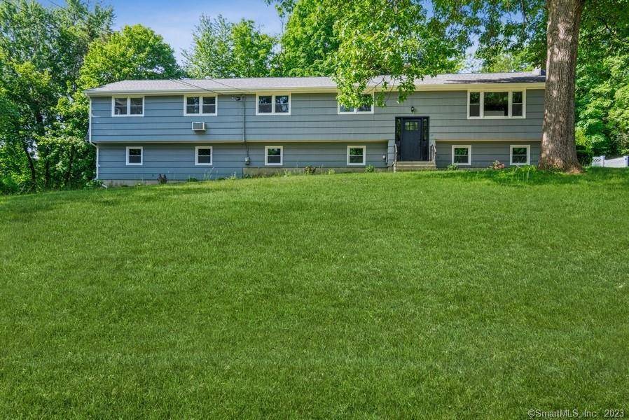 11 Colonial Drive, North Haven, CT 06473