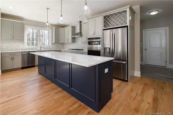 18 Pumpkin Grove, East Lyme, CT 06333