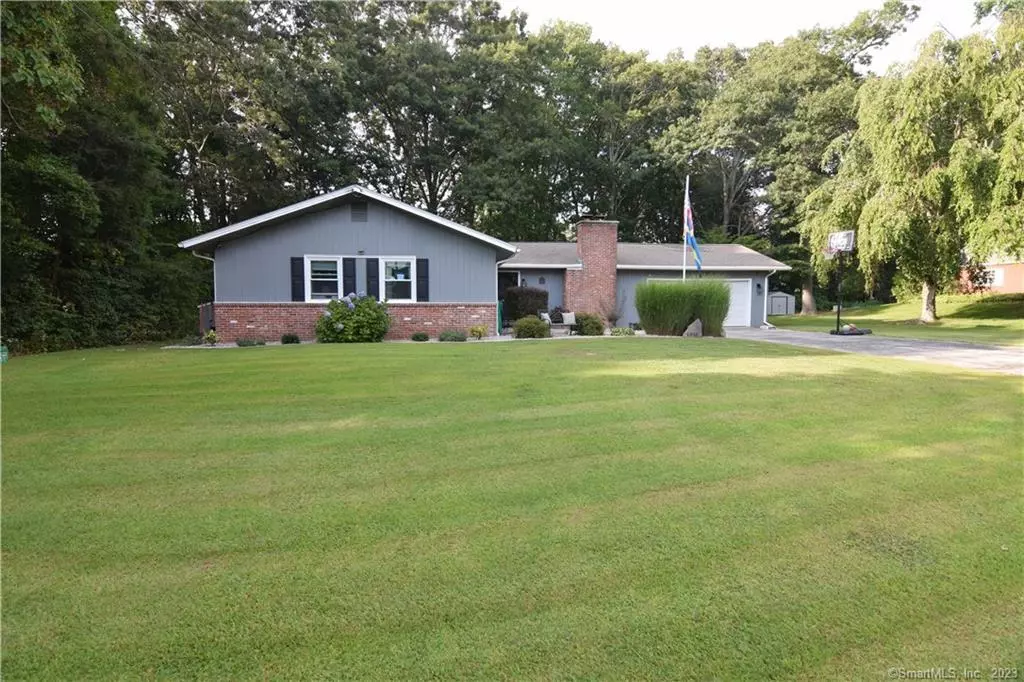 East Lyme, CT 06333,8 North Ledge Rock Road