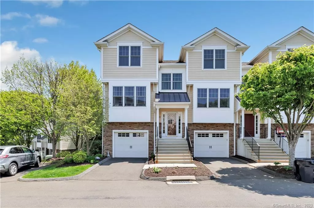 Trumbull, CT 06611,401 Woodland Hills Drive #401