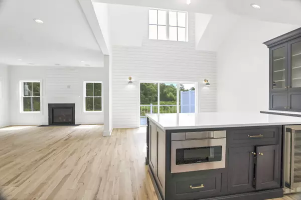 Guilford, CT 06437,20 Village Circle #20