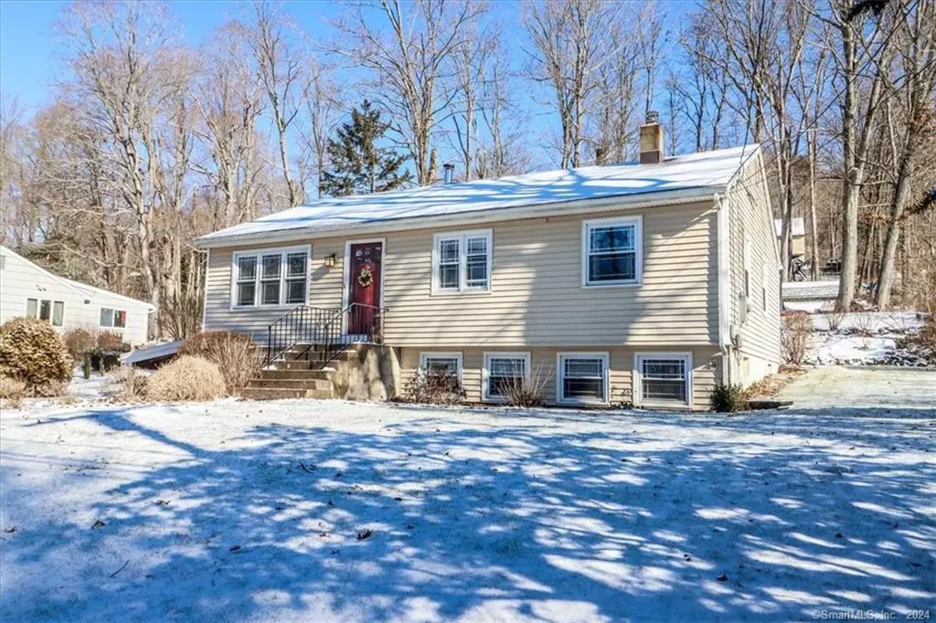 Southbury, CT 06488,901 Lakeside Road