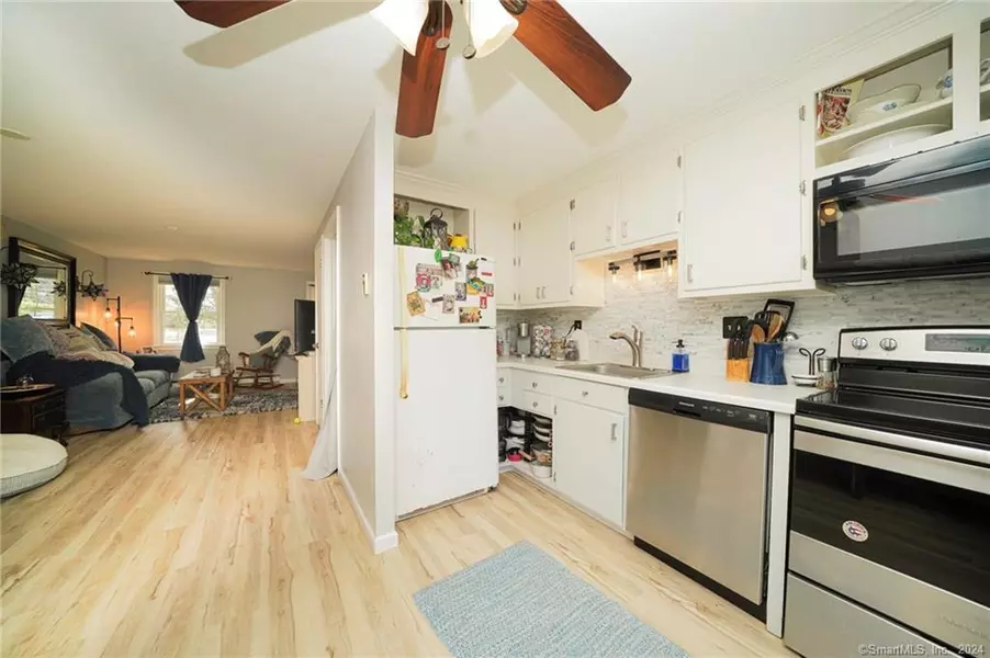 23 Seymour Road #2G, East Granby, CT 06026