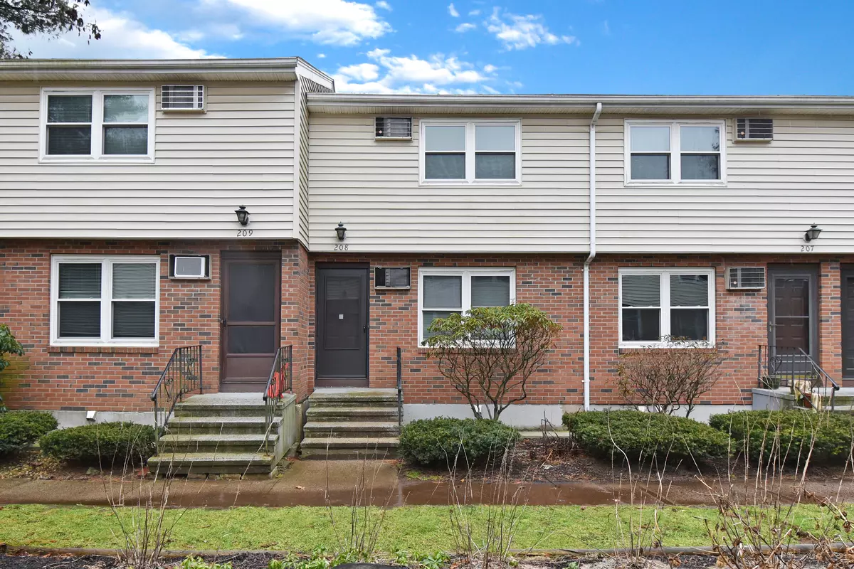 Meriden, CT 06450,208 Blackstone Village #208