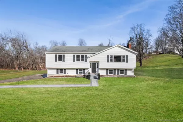 16 Coach Drive, Brookfield, CT 06804