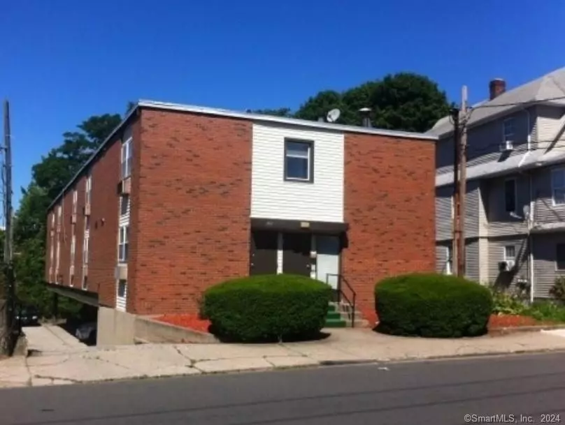 Bridgeport, CT 06606,155 Wayne Street #4