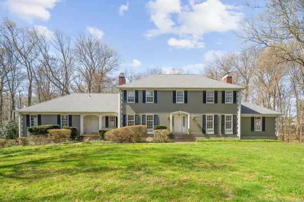 64 Pequot Lane, New Canaan, CT 06840