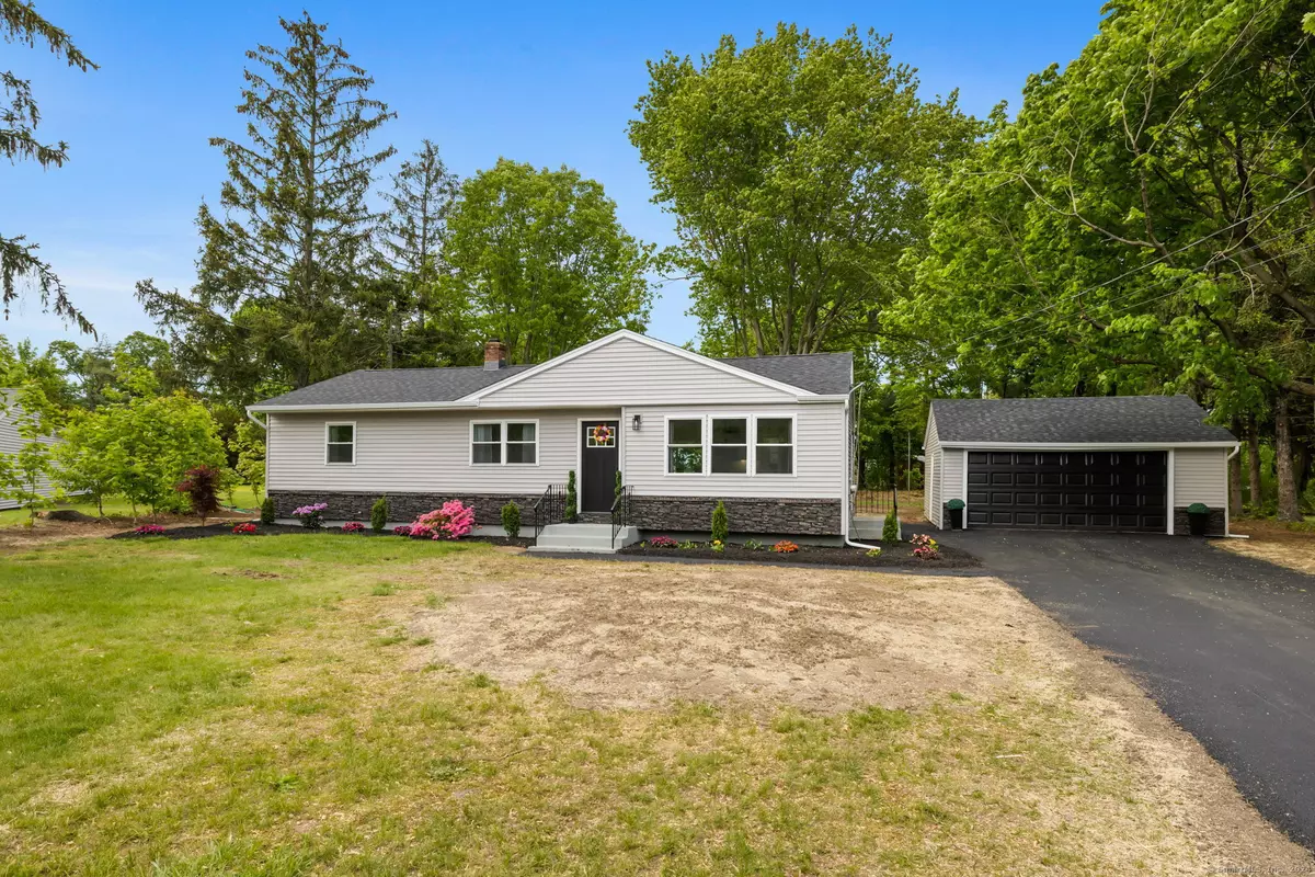 North Haven, CT 06473,6 Manor Court