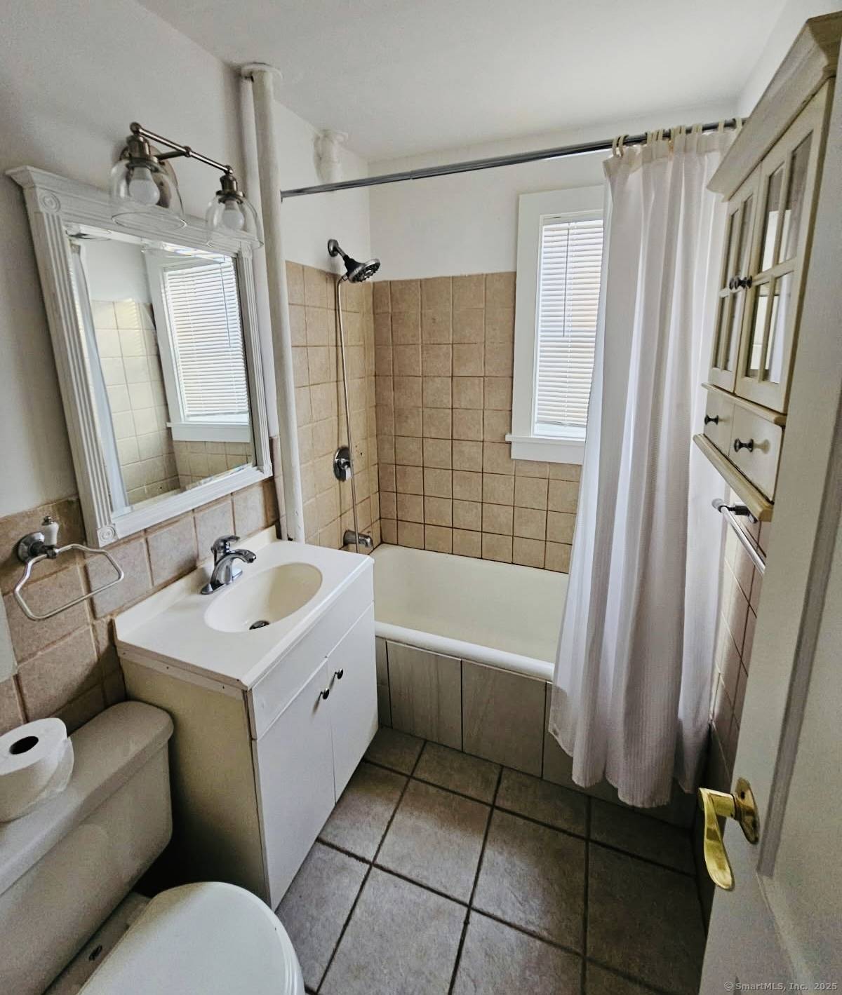 Bridgeport, CT 06610,357 Granfield Avenue #B
