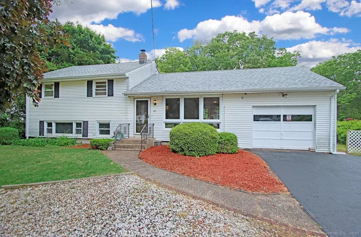 North Haven, CT 06473,43 Blakeslee Avenue