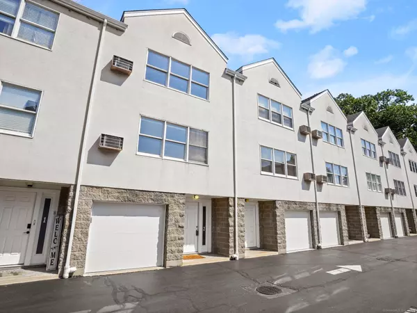 55 Woodland Place #APT 2, Stamford, CT 06902