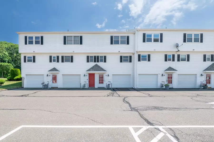 25 Commodore Commons #25, Derby, CT 06418