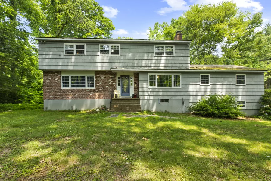 25 Shepard Road, Woodbridge, CT 06525