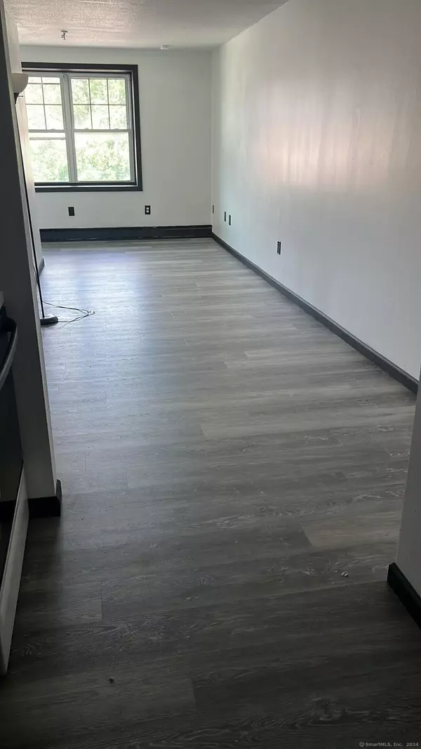 Waterbury, CT 06705,1660 East Main Street #3q